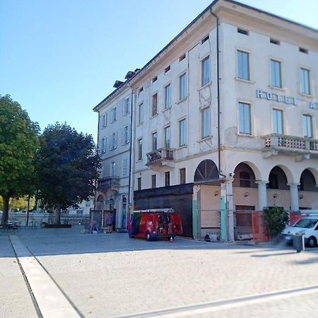 Palazzo Clerici Appartement Luino Buitenkant foto